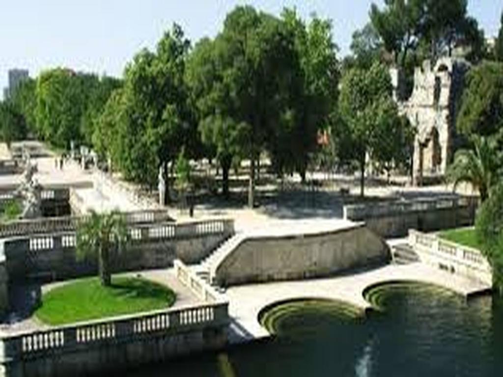 Chambres D'Hotes Des Huppes Nîmes Exteriör bild